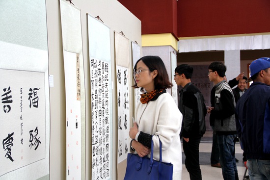 “首屆拉薩市書(shū)法篆刻藝術(shù)作品展覽”在拉薩舉(圖2)