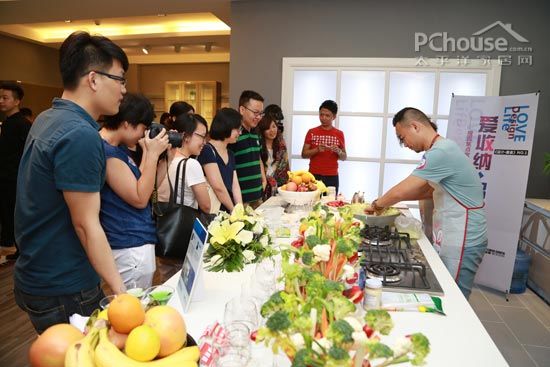 圣象整體廚房廣州展廳迎來首批家裝設(shè)計師(圖4) 圣象整體廚房廣州展廳迎來首批家裝設(shè)計師(圖4)