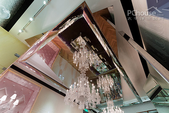 餐廳仰視 餐廳仰視