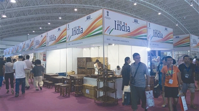 展會購物一定謹慎 展會買珠寶難維權(quán)(圖1) 熊小姐購買珠寶的展會現(xiàn)場