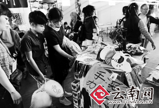 文博會(huì)閉幕日實(shí)錄:展會(huì)掃貨買買買(圖1) 文博會(huì)閉幕日實(shí)錄:展會(huì)掃貨買買買 加加微信接著買