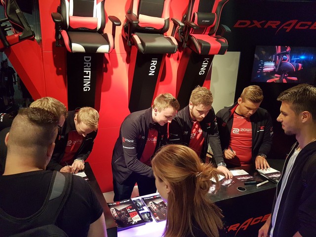 DXRacer現(xiàn)身德國Gamescome2106游戲展(圖2) DXRacer現(xiàn)身德國Gamescome2106游戲展