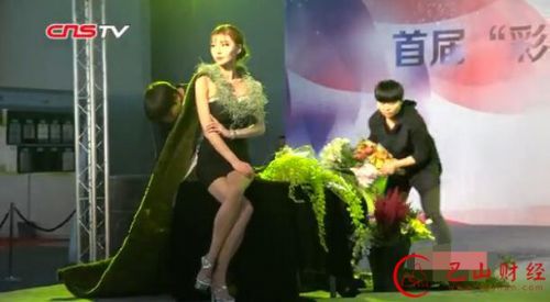 昆明國際花卉展啟幕 人體花藝首秀吸睛(圖2) 昆明國際花卉展啟幕 人體花藝首秀吸睛(圖2)