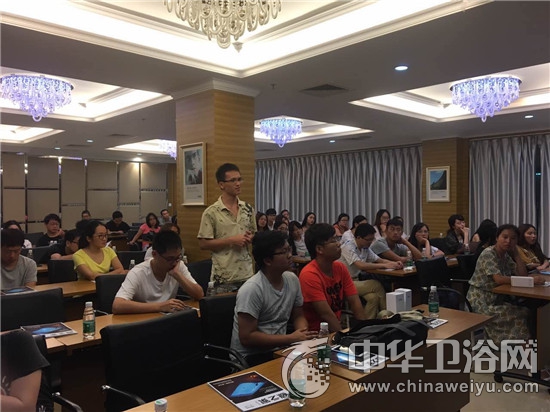 考察交流工業(yè)設(shè)計(jì) 師生赴浪鯨展廳進(jìn)行互動(dòng)(圖3) 浪鯨衛(wèi)浴