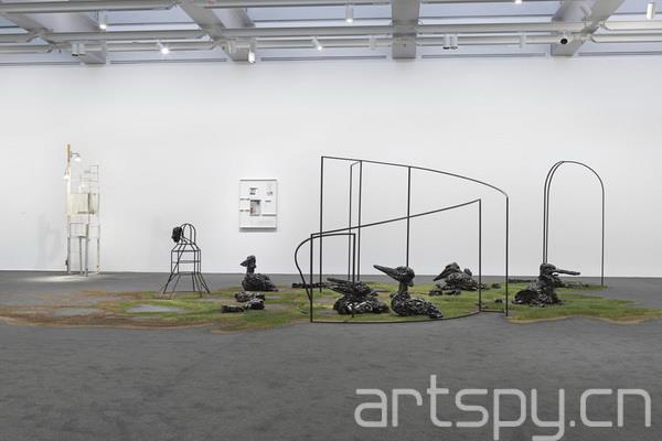 群展“鏡像細胞”日前在紐約惠特尼美國藝術(shù)博物館(圖6)