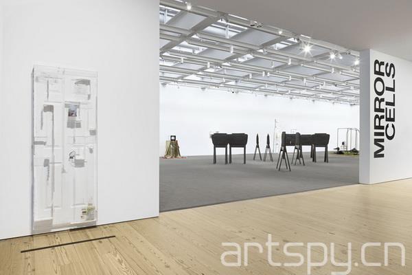 群展“鏡像細胞”日前在紐約惠特尼美國藝術(shù)博物館(圖2)