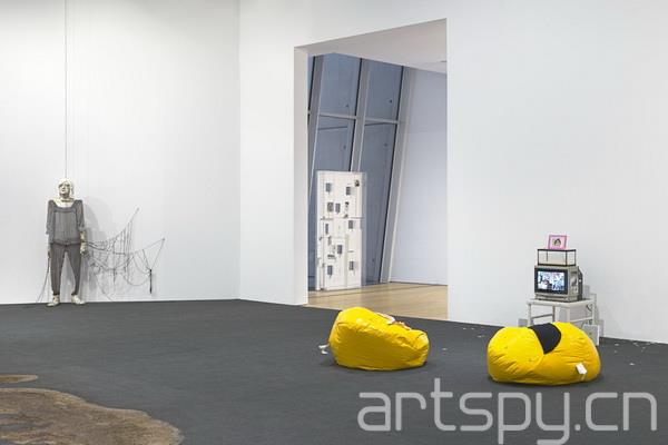 群展“鏡像細胞”日前在紐約惠特尼美國藝術(shù)博物館(圖7)