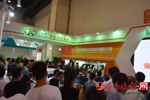 鄭州電動(dòng)車展，魯客篷車現(xiàn)場(chǎng)人氣火爆(圖1)