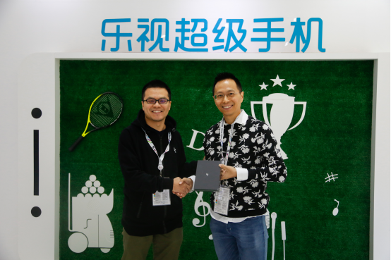 詹俊現(xiàn)身樂視中網(wǎng)展廳 樂Pro3成就賽場內外獨特風景(圖1)