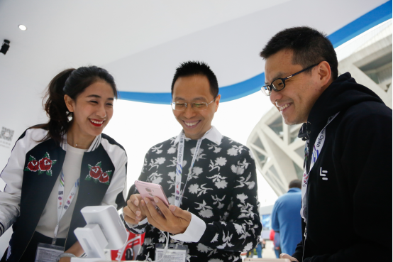 詹俊現(xiàn)身樂視中網(wǎng)展廳 樂Pro3成就賽場內外獨特風景(圖2)