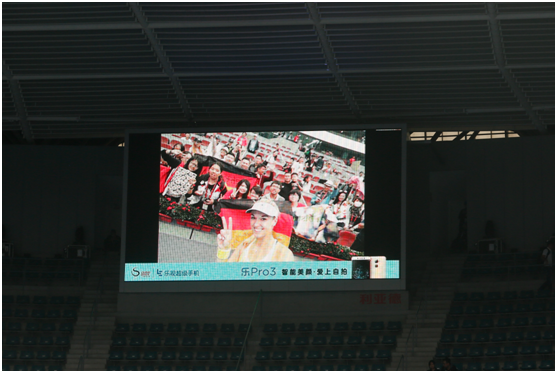 中網(wǎng)正賽樂視自拍角閃耀球場(chǎng) 首日樂視展廳火爆(圖3)